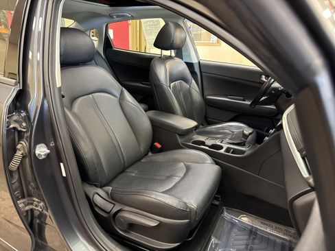 Used 2020 Kia Optima SE image 18