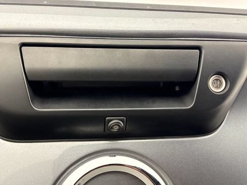 Used 2018 Nissan Titan SL AWD/4WD image 22