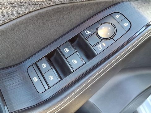 Used 2023 Nissan Rogue SV image 12