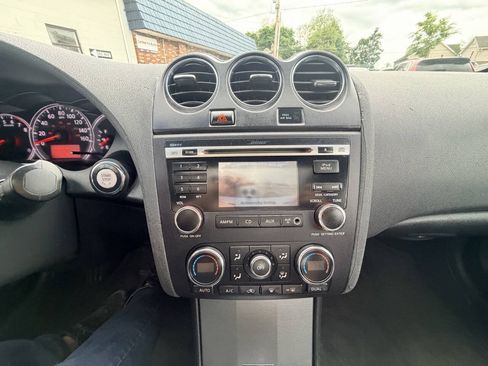 Used 2011 Nissan Altima 2.5 S w/ 2.5S Premium Pkg FWD image 9