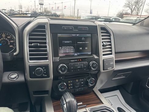 Used 2015 Ford F150 Lariat w/ Equipment Group 501A Mid image 4