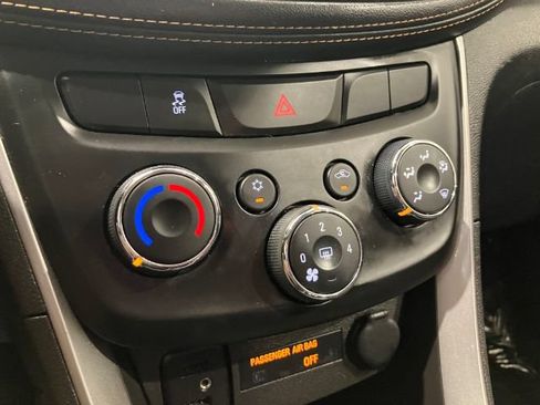 Used 2017 Chevrolet Trax LS FWD image 27