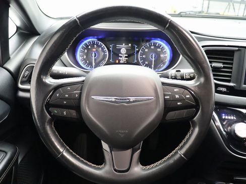 Used 2020 Chrysler Pacifica Touring w/ S Appearance Package image 13