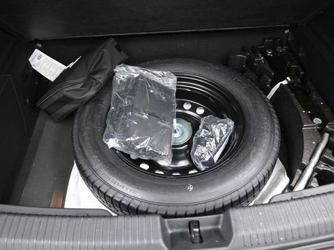 Used 2023 Volkswagen Atlas Cross Sport SE w/ Panoramic Sunroof Package image 25