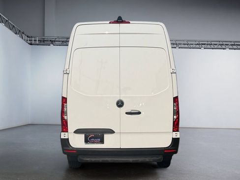 Used 2024 Mercedes-Benz Sprinter 2500 image 6