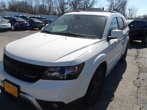 Used 2020 Dodge Journey Crossroad FWD image 3