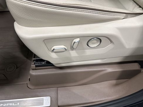 Used 2021 GMC Yukon Denali w/ Denali Ultimate Package image 11