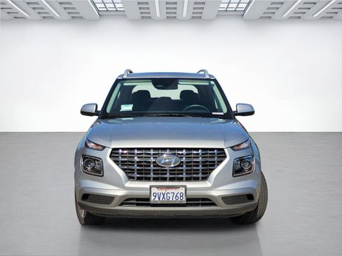 Certified 2025 Hyundai Venue SEL FWD image 2