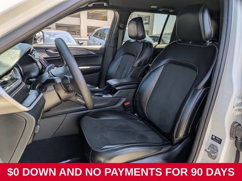 Used 2025 Jeep Grand Cherokee Altitude AWD/4WD image 23