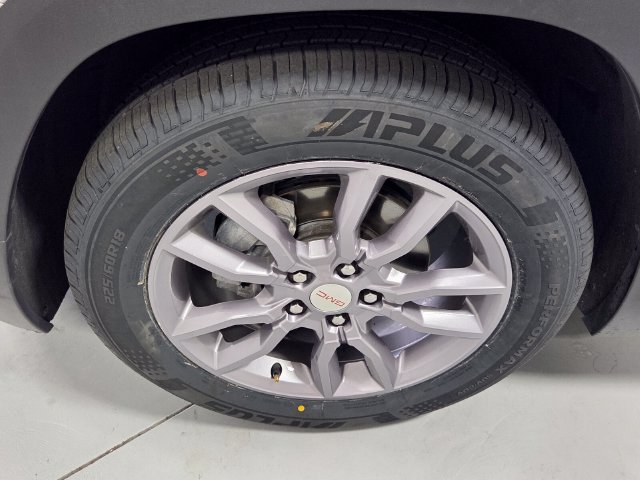 Used 2023 GMC Terrain SLT FWD image 17