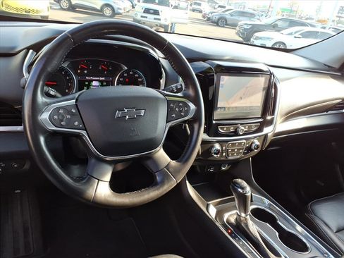 Used 2020 Chevrolet Traverse RS image 9