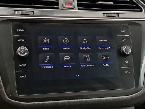 Used 2018 Volkswagen Tiguan SEL w/ 3rd Row Seat Package AWD/4WD image 16