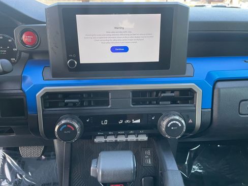 Used 2025 Toyota Tacoma TRD Off-Road image 17