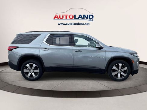 Used 2023 Chevrolet Traverse LT w/ LT Premium Package AWD/4WD image 3