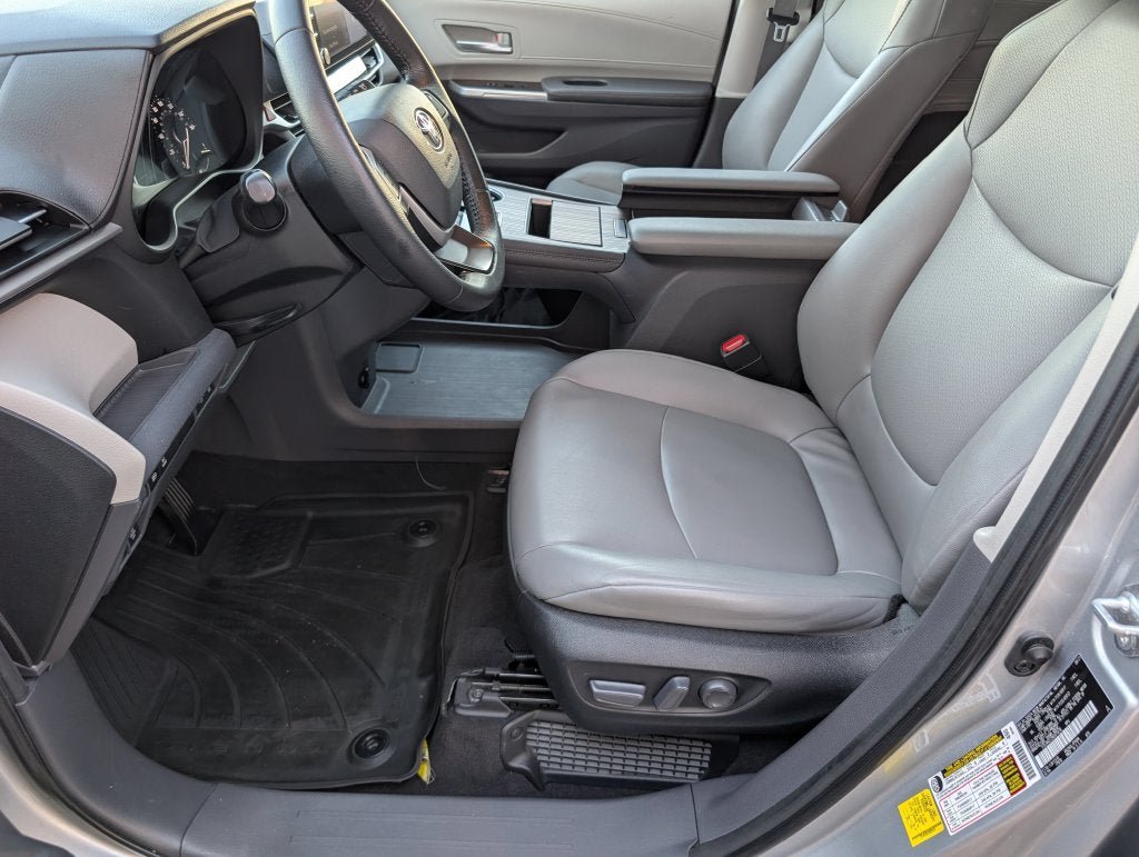 Certified 2022 Toyota Sienna XLE w/ XLE Plus Package FWD image 11
