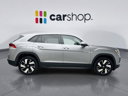 Used 2025 Volkswagen Atlas Cross Sport SE AWD/4WD image 6