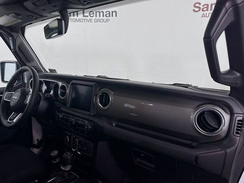 Used 2022 Jeep Wrangler Unlimited Sahara image 27