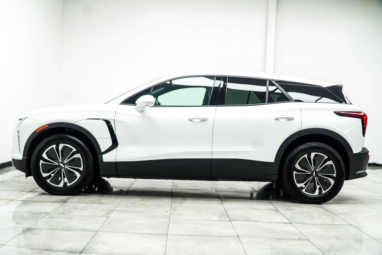 Used 2024 Chevrolet Blazer EV LT AWD/4WD image 12