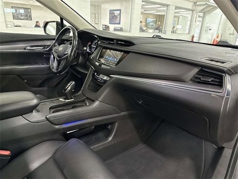 Used 2018 Cadillac XT5 Luxury w/ Driver Awareness Package image 23