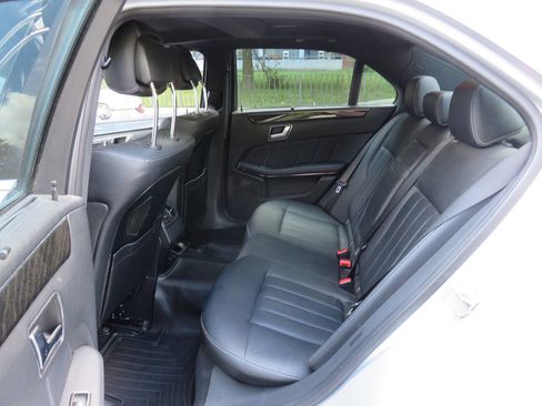 Used 2014 Mercedes-Benz E 550 4MATIC Sedan image 21