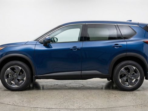Used 2025 Nissan Rogue SV image 5