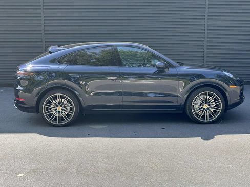 Certified 2022 Porsche Cayenne Turbo AWD/4WD image 6