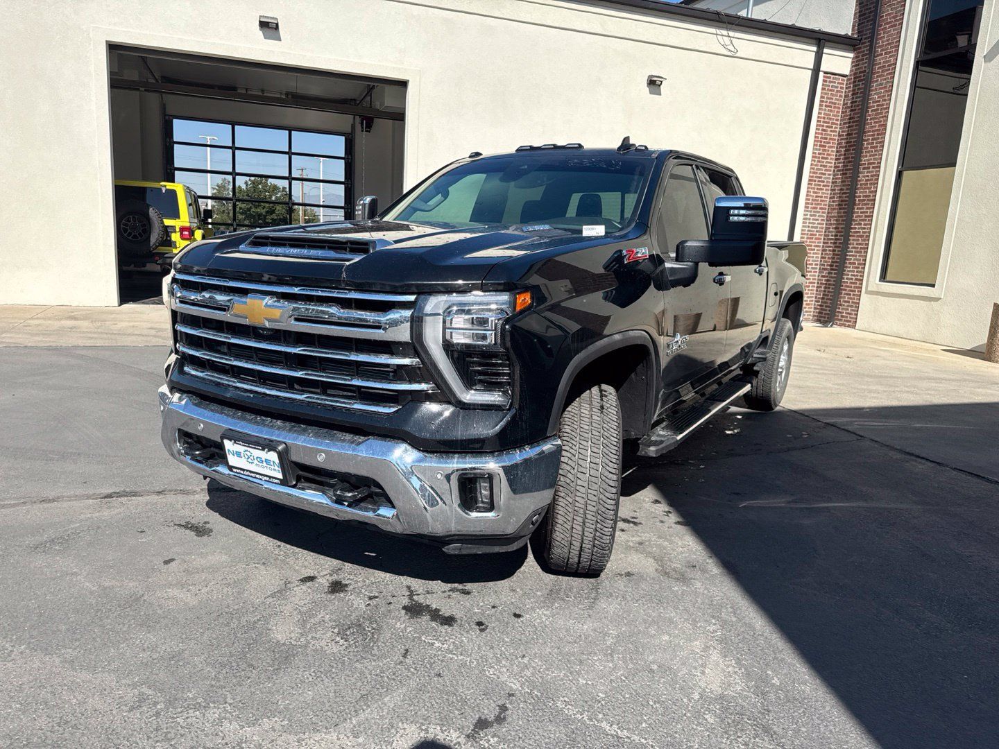 Used 2024 Chevrolet Silverado 2500 LTZ w/ LTZ Texas Edition AWD/4WD image 4