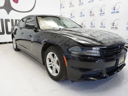 Used 2018 Dodge Charger SXT RWD image 25