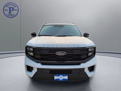 Used 2025 Ford Expedition Active AWD/4WD image 2