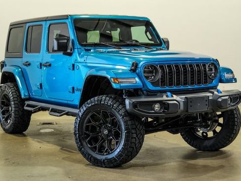 Used 2024 Jeep Wrangler Unlimited w/ Convenience Group AWD/4WD image 5