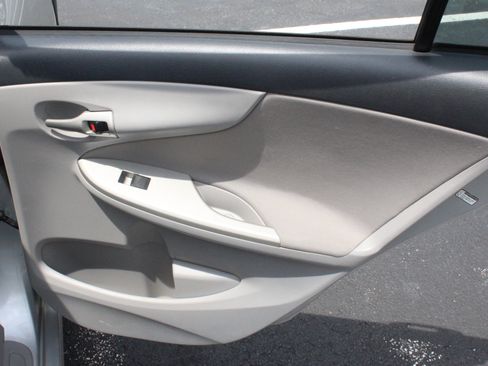 Used 2012 Toyota Corolla LE FWD image 23