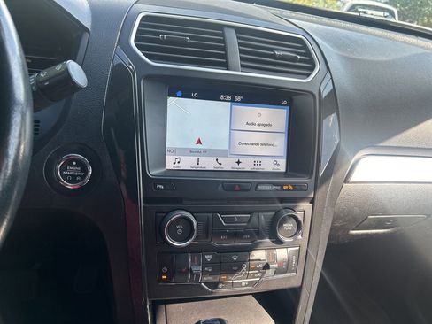 Used 2017 Ford Explorer XLT w/ Equipment Group 202A AWD/4WD image 27