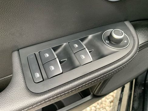 Used 2024 Alfa Romeo Giulia Veloce AWD/4WD image 14