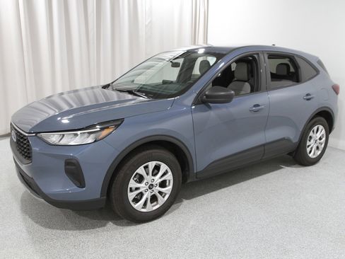 Certified 2025 Ford Escape Active w/ Cold Weather Package image 3