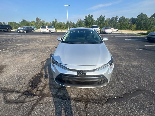 Used 2024 Toyota Corolla LE FWD image 2