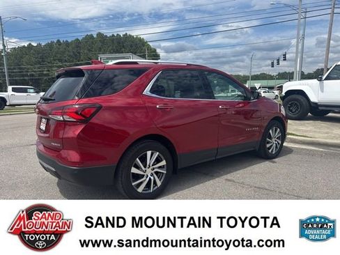 Used 2023 Chevrolet Equinox Premier FWD image 3