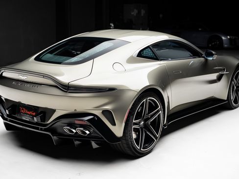 Used 2025 Aston Martin V8 Vantage Coupe RWD image 33
