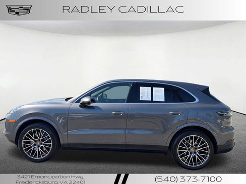Used 2023 Porsche Cayenne AWD/4WD image 16