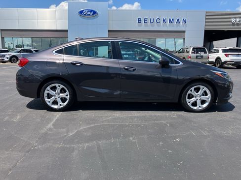 Used 2017 Chevrolet Cruze Premier FWD image 7