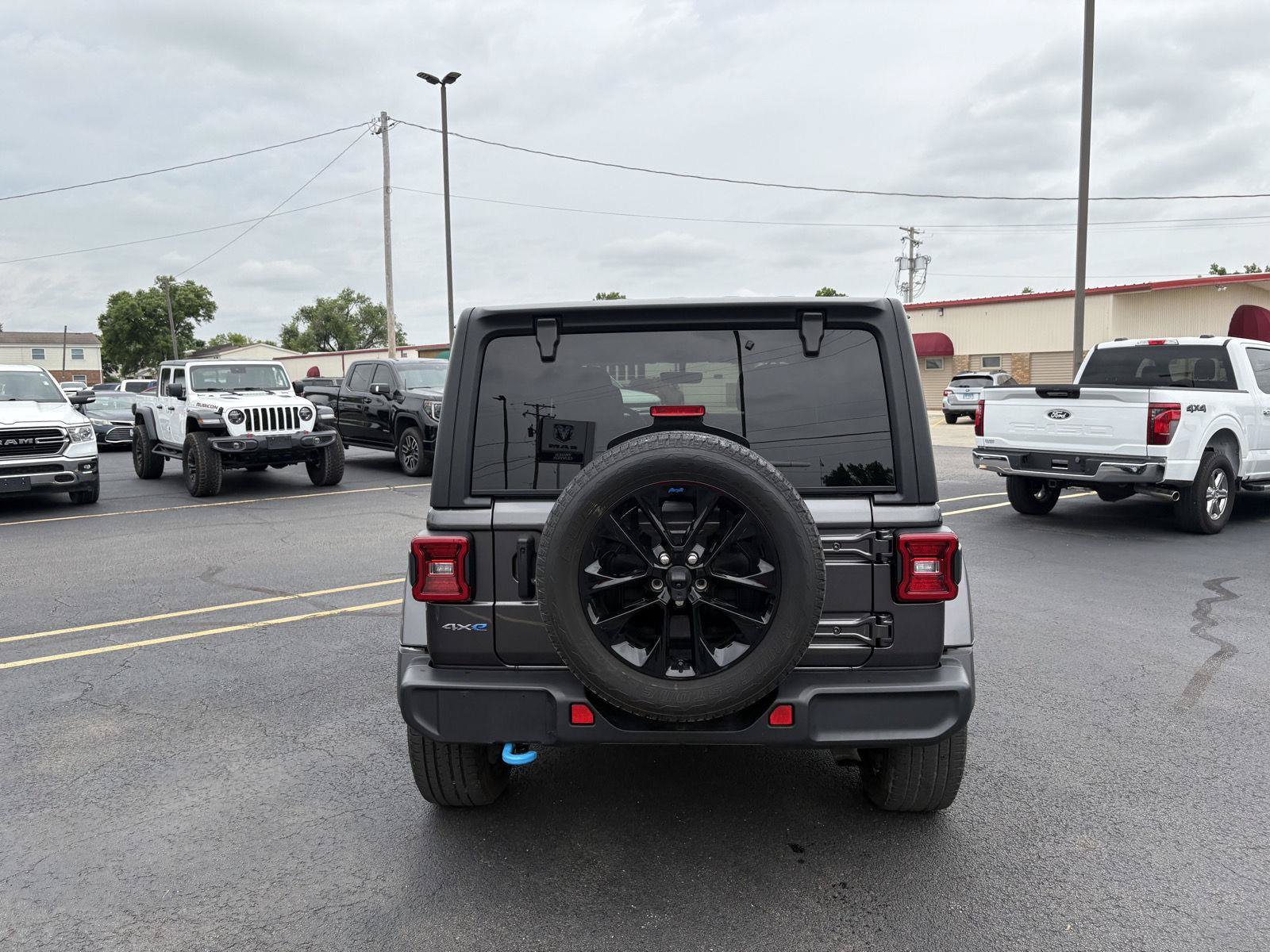 Used 2023 Jeep Wrangler Unlimited Sahara AWD/4WD image 20