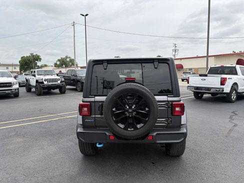 Used 2023 Jeep Wrangler Unlimited Sahara AWD/4WD image 20