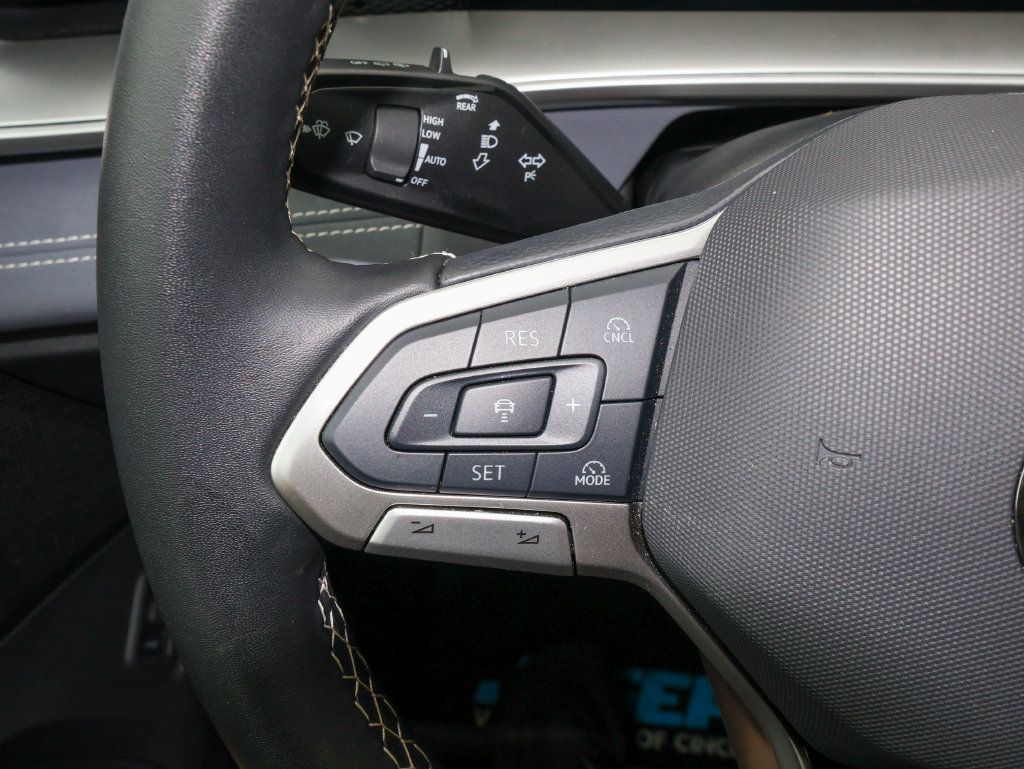 Used 2025 Volkswagen Tiguan SE AWD/4WD image 23