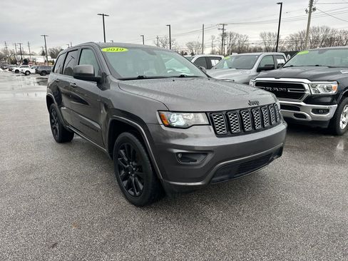 Used 2019 Jeep Grand Cherokee Altitude image 4