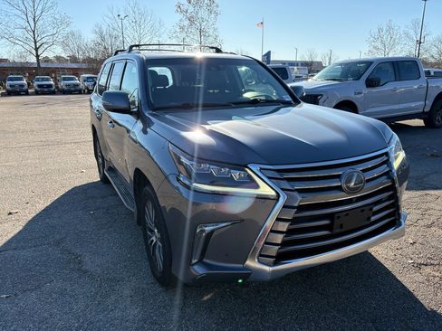 Used 2018 Lexus LX 570 Base image 3