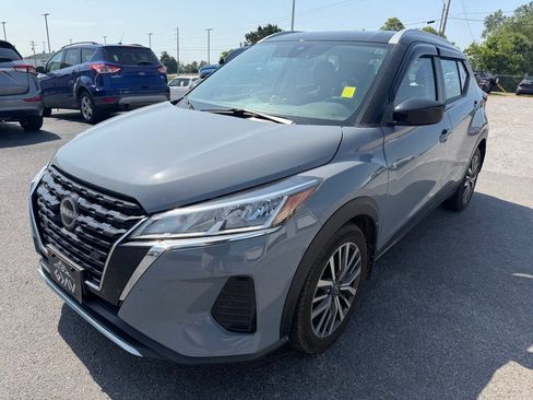 Used 2023 Nissan Kicks SV FWD image 3