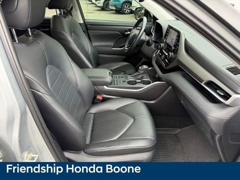 Used 2020 Toyota Highlander XLE AWD/4WD image 51