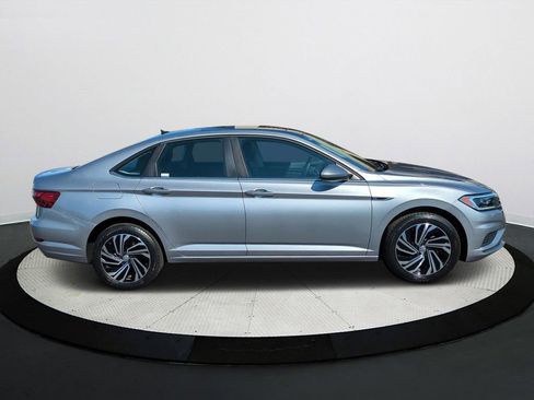 Used 2020 Volkswagen Jetta SEL image 3