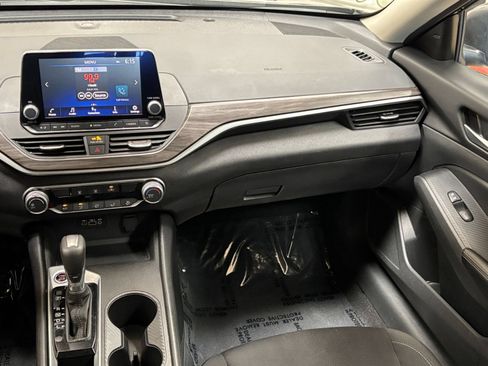 Used 2025 Nissan Altima 2.5 SV FWD image 35