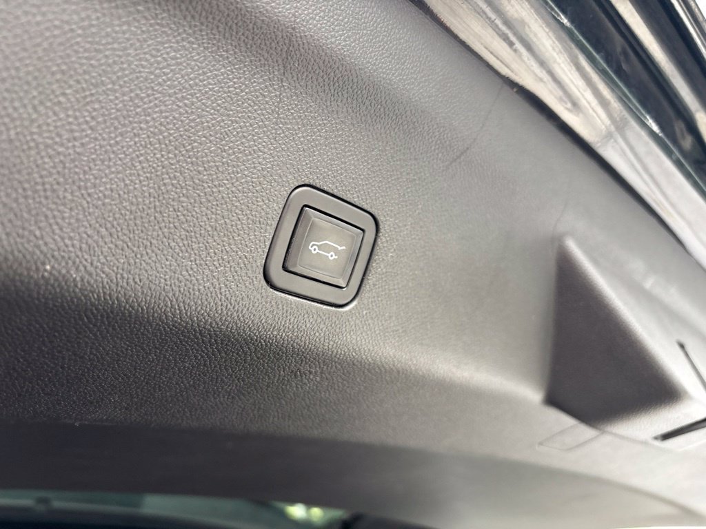 Used 2023 GMC Yukon Denali Ultimate w/ LPO, Floor Liner Package AWD/4WD image 21