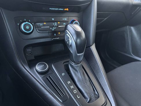 Used 2015 Ford Focus SE image 25